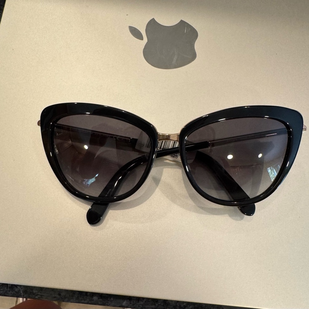 Chic Black Sunglasses